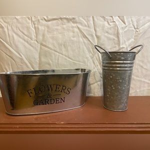 2 metal tins‎ to use to decorate your home